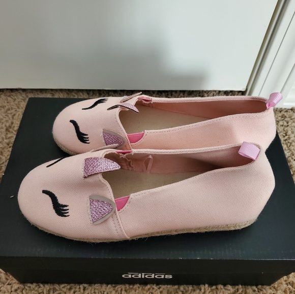 Unicorn Flats - Picture 3 of 7